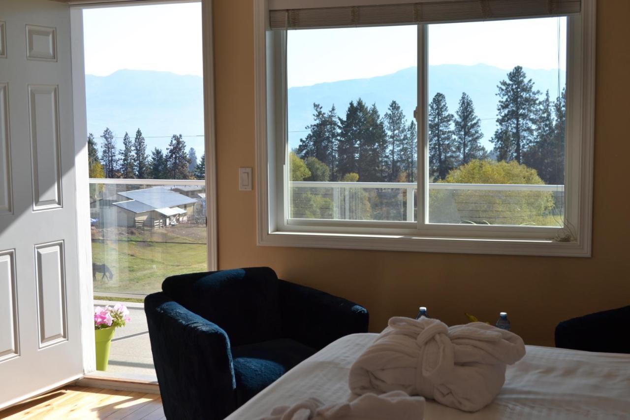 Salish B&B And Spa Уест Келоуна Екстериор снимка