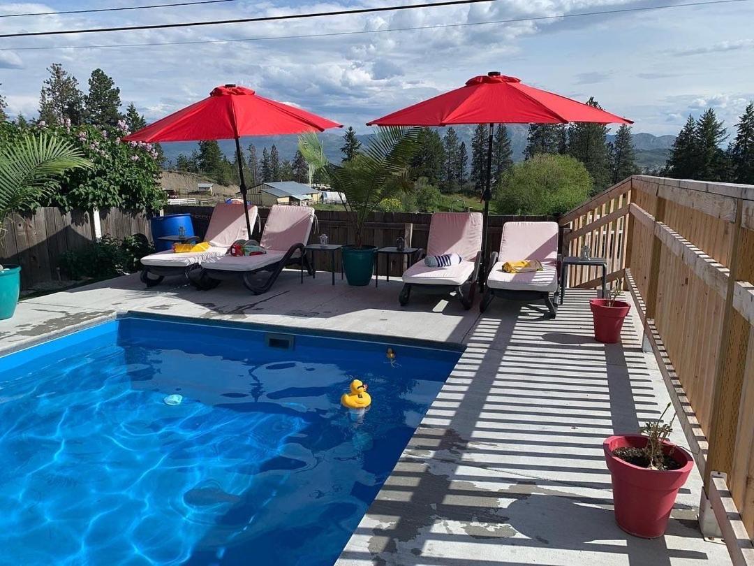 Salish B&B And Spa Уест Келоуна Екстериор снимка
