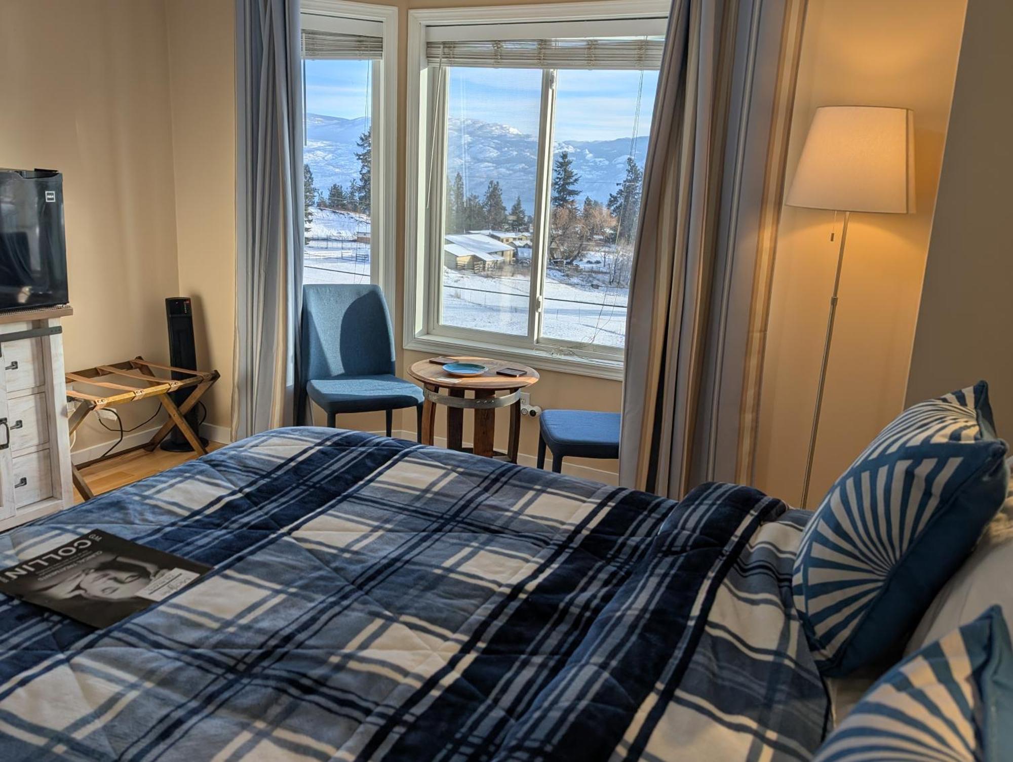 Salish B&B And Spa Уест Келоуна Екстериор снимка