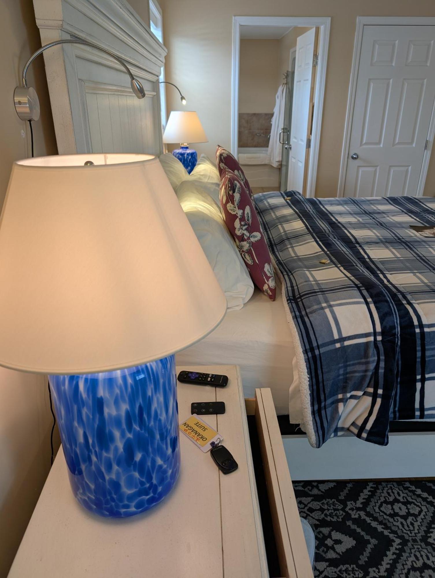 Salish B&B And Spa Уест Келоуна Екстериор снимка