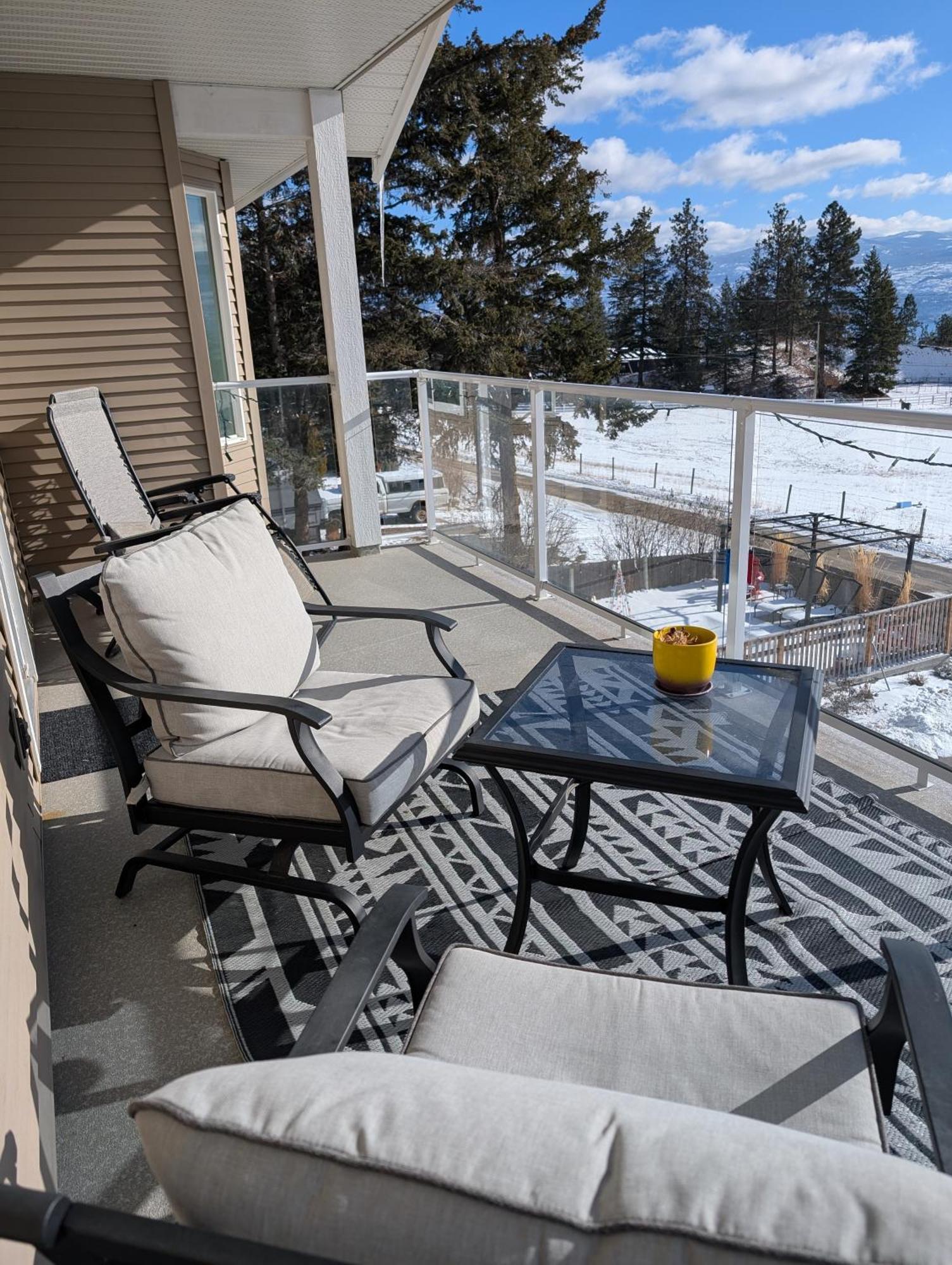 Salish B&B And Spa Уест Келоуна Екстериор снимка