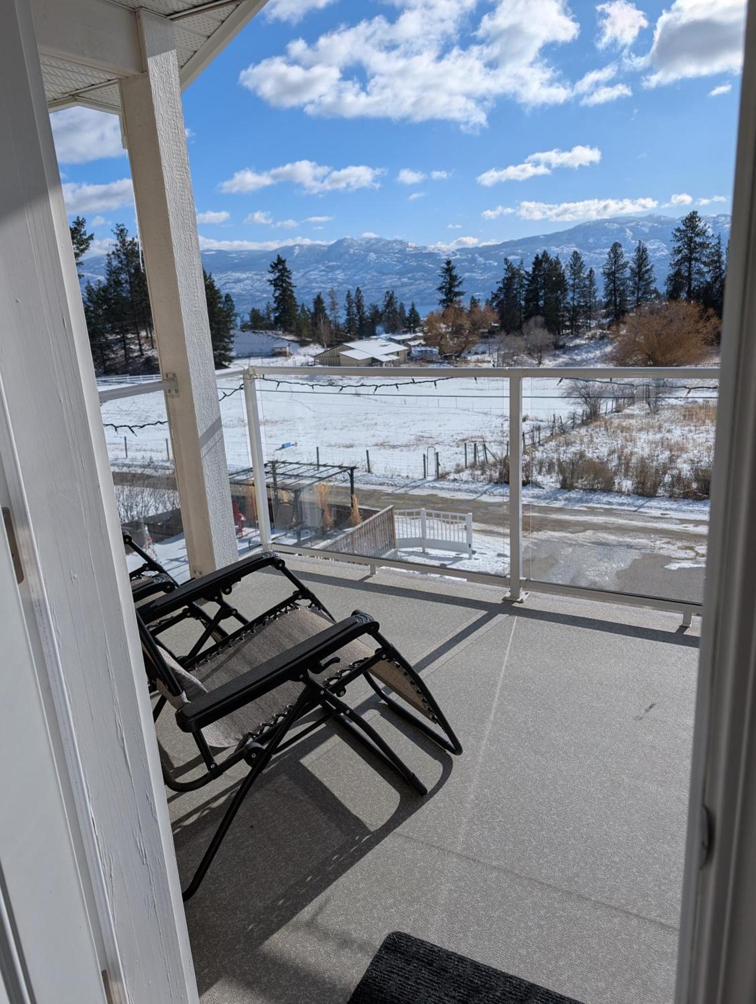 Salish B&B And Spa Уест Келоуна Екстериор снимка