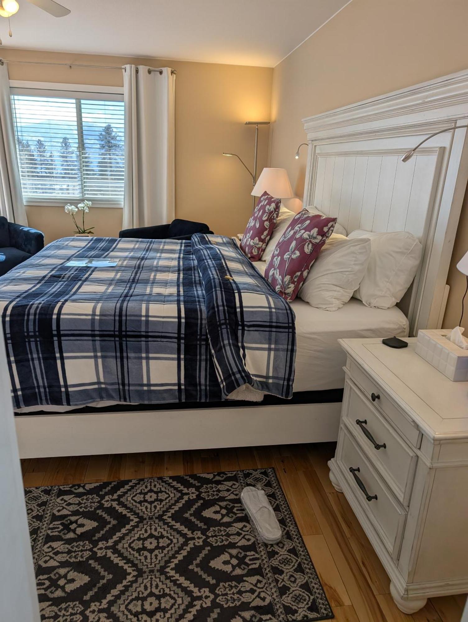 Salish B&B And Spa Уест Келоуна Екстериор снимка