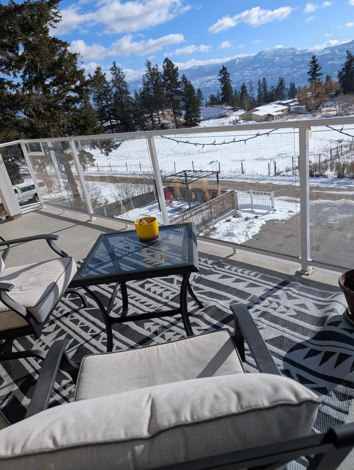 Salish B&B And Spa Уест Келоуна Екстериор снимка