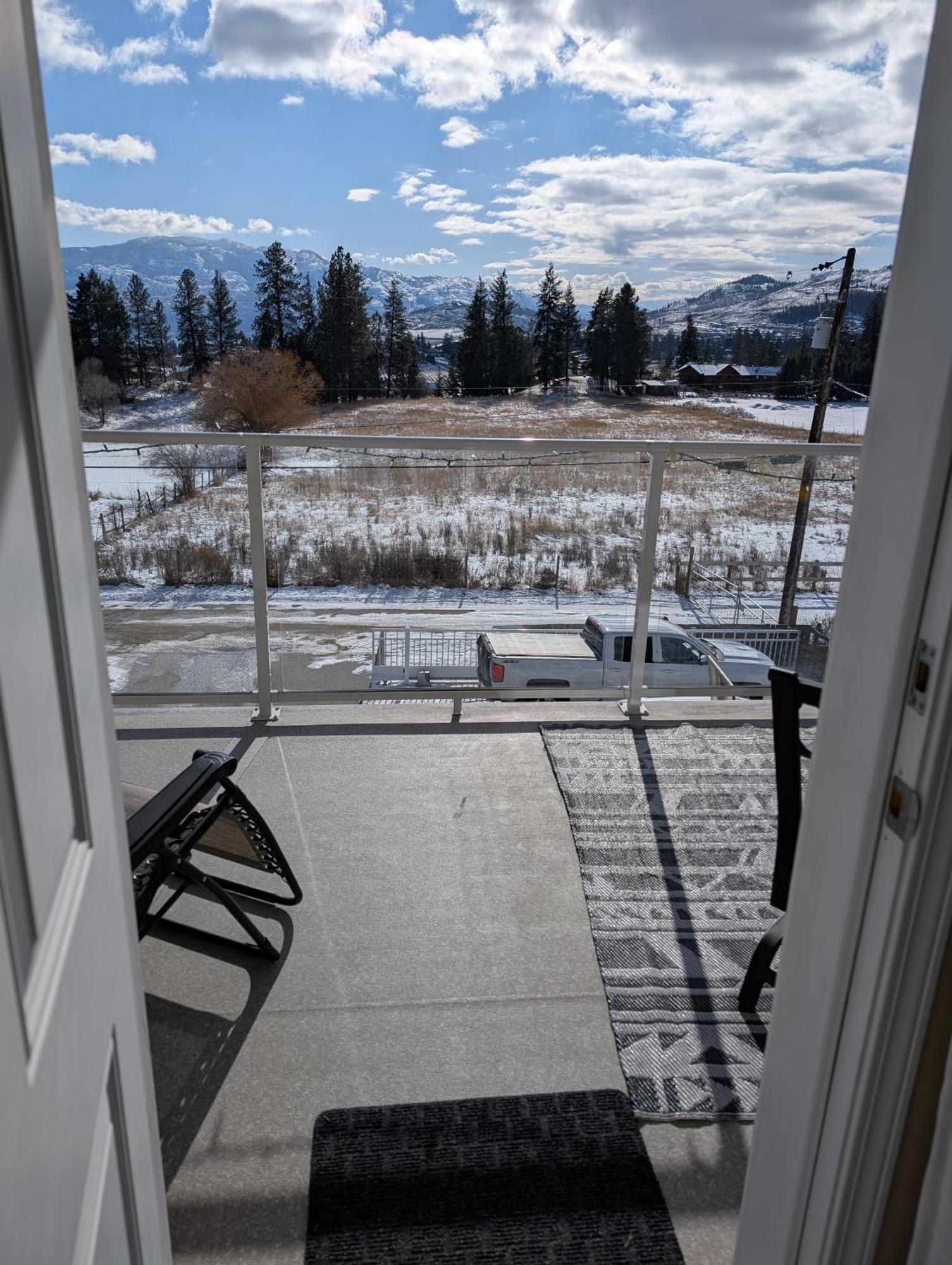 Salish B&B And Spa Уест Келоуна Екстериор снимка